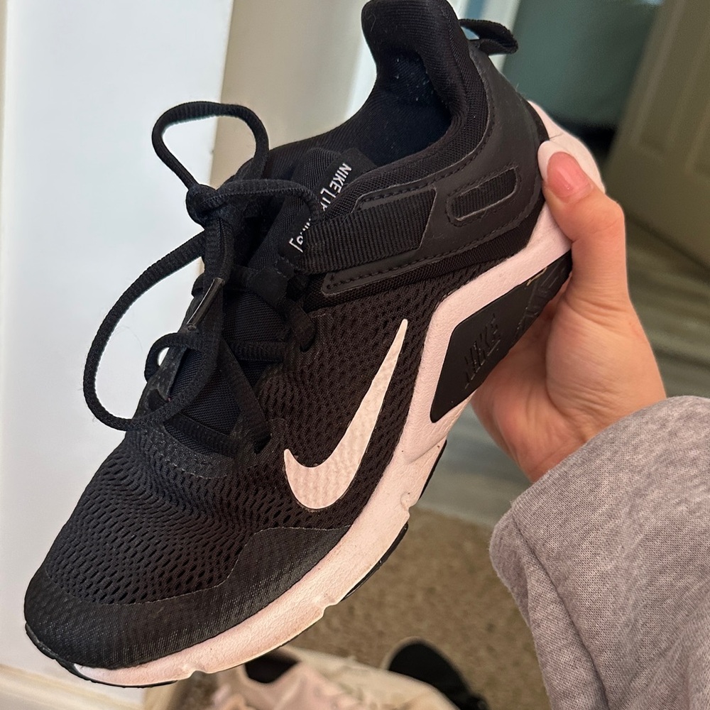 Nike Women's Black and White Athletic Sneakers